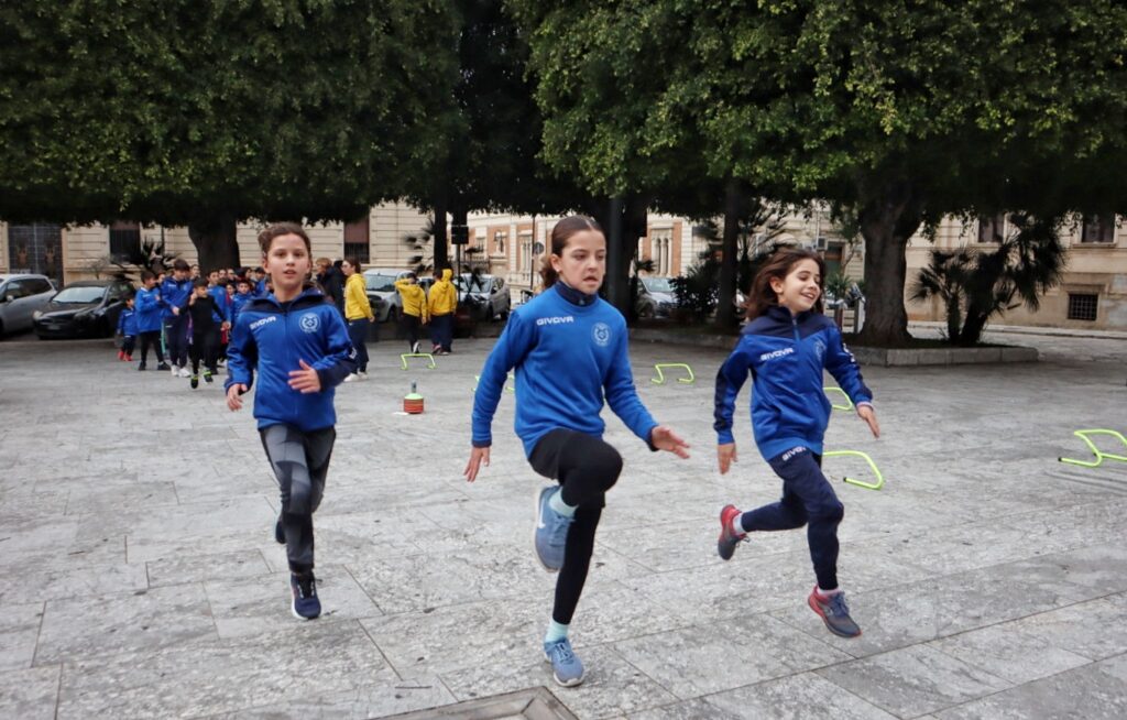 Bambini associazioni atletica reggine protesta Piazza Italia