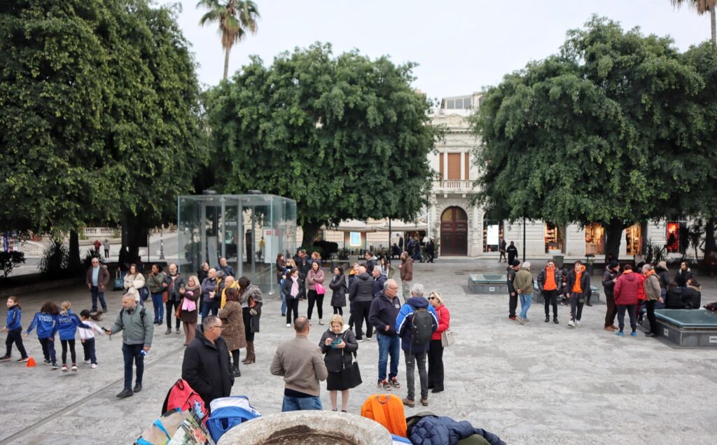 Bambini associazioni atletica reggine protesta Piazza Italia