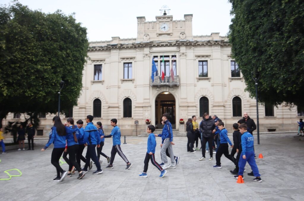 Bambini associazioni atletica reggine protesta Piazza Italia