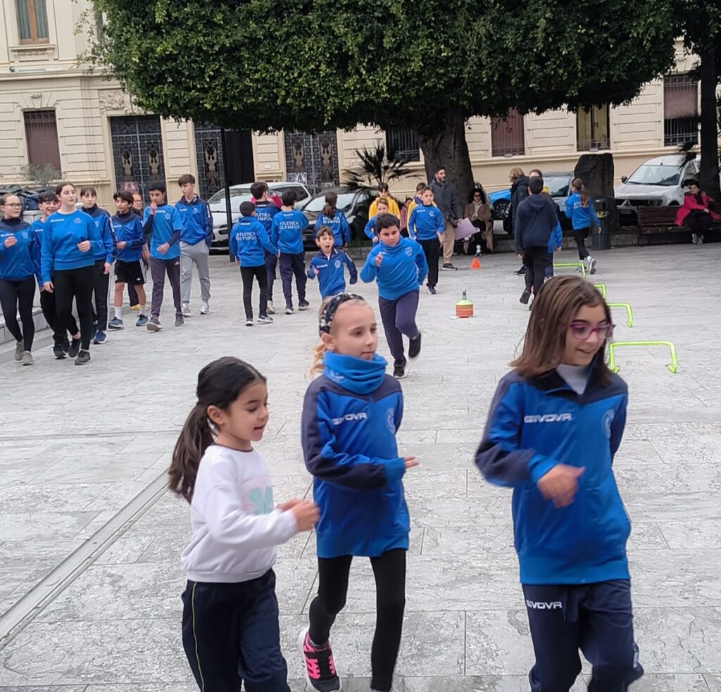Bambini associazioni atletica reggine protesta Piazza Italia