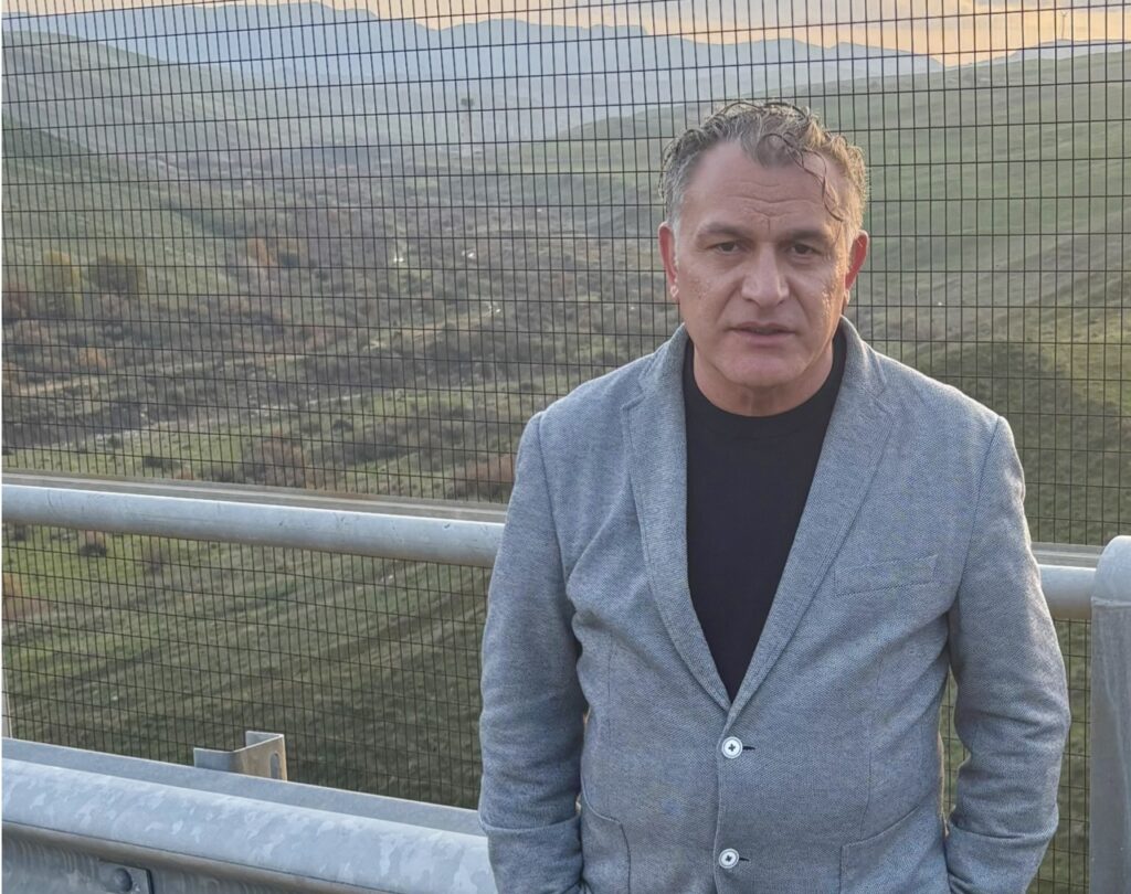Calogero Coniglio durante un sopralluogo alla diga di Blufi