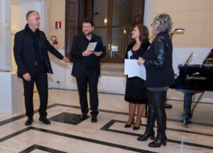 Consegna targa presidente onorario Andrea Oliva