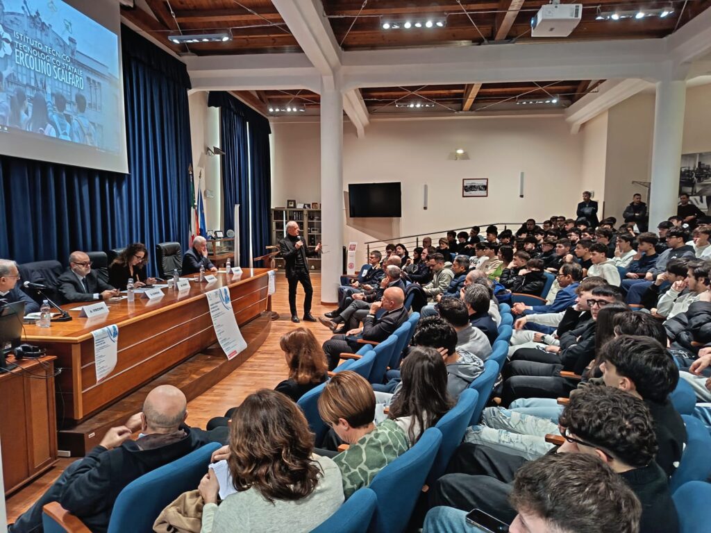 Cybercrime e nuove mafie digitali a Catanzaro il fronte comune di Stato, università e scuola