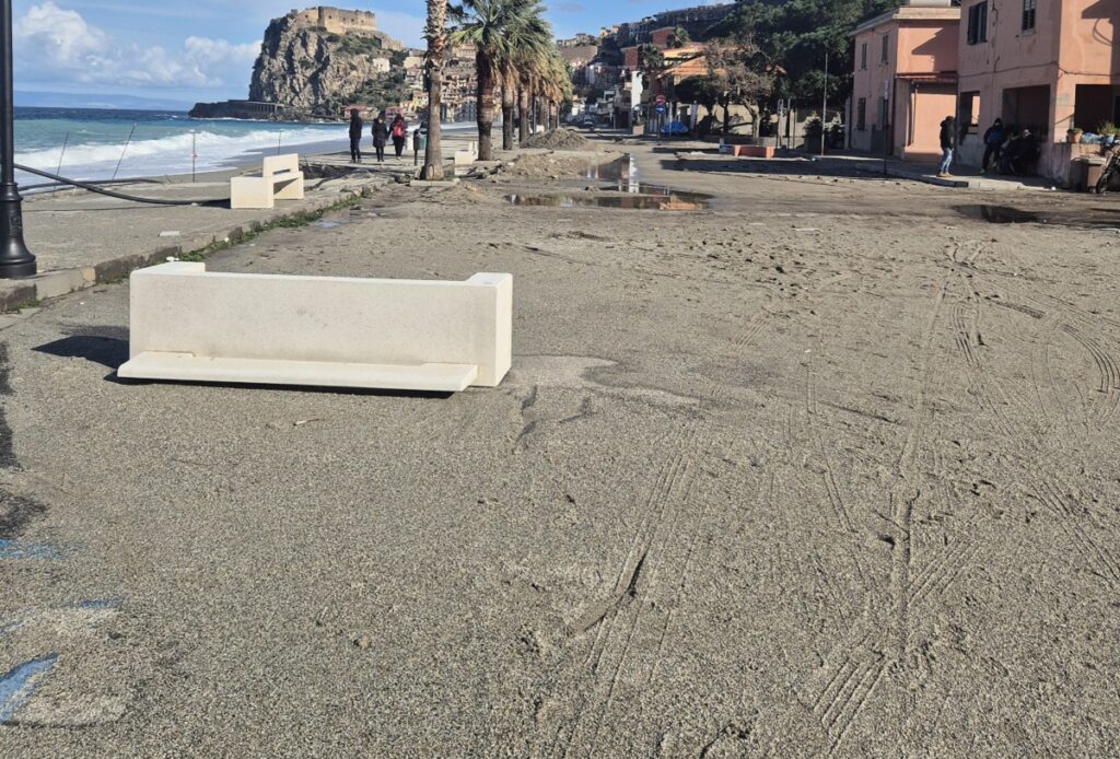 Danni mareggiata scilla