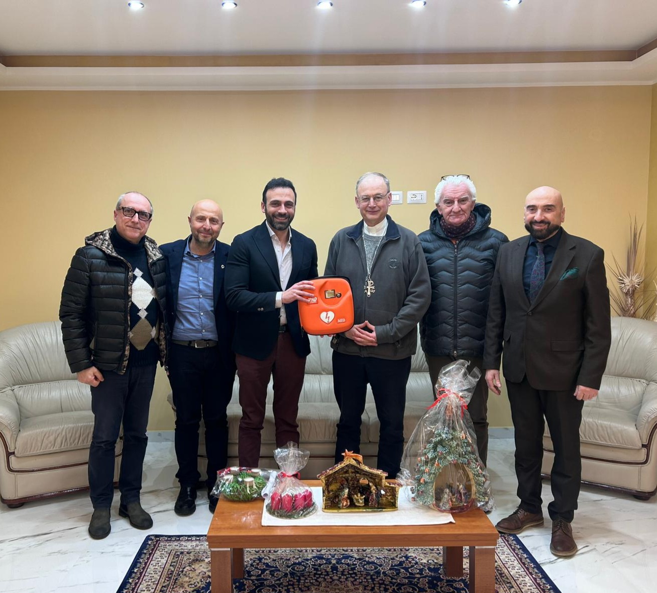 Donazione defibrillatore mons. Alberti