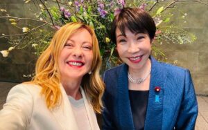 Giorgia Meloni e Sanae Takaichi