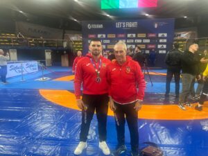 IL Maestro Mimmo Spanò con l'atleta medagliato