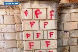 Imbrattati muri e monumenti storici a Noto