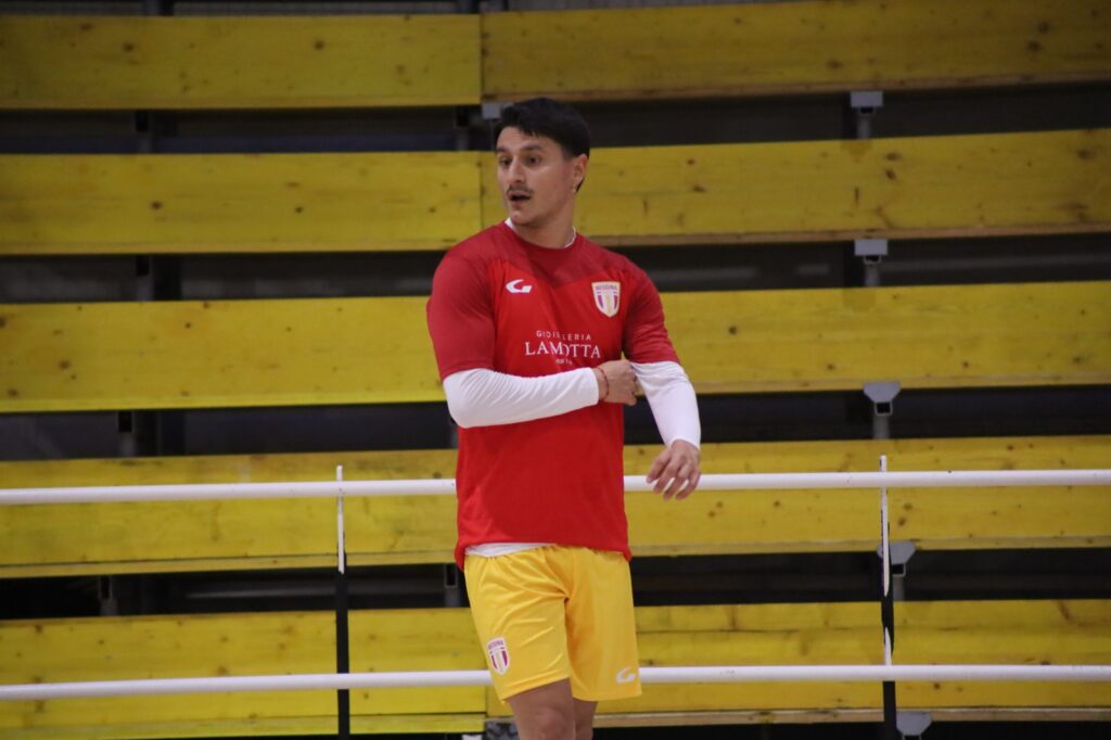 L'argentino Franco Flores in giallorosso 1