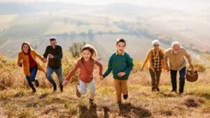 famiglia di generazione in generazione bambini adulti anziani