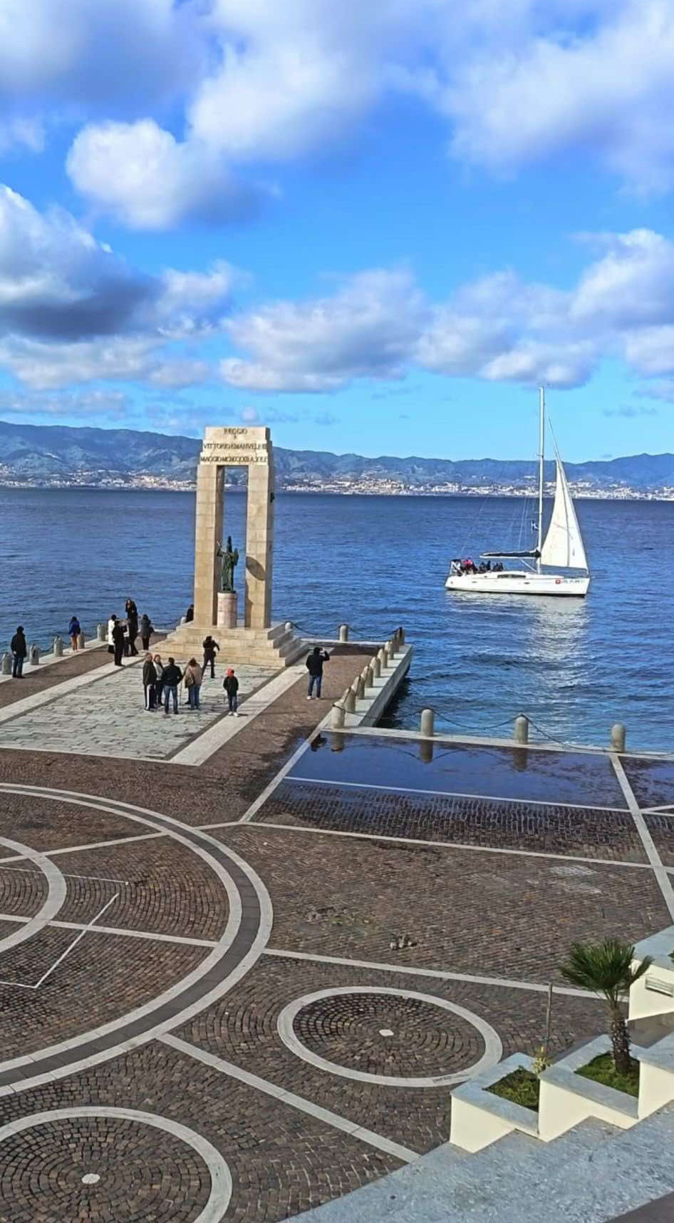 Lega Navale Italiana nave De Grazia