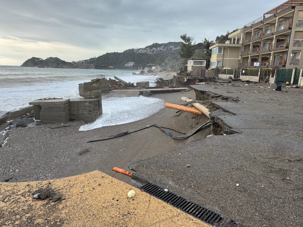 Pulizia alluvione taormina