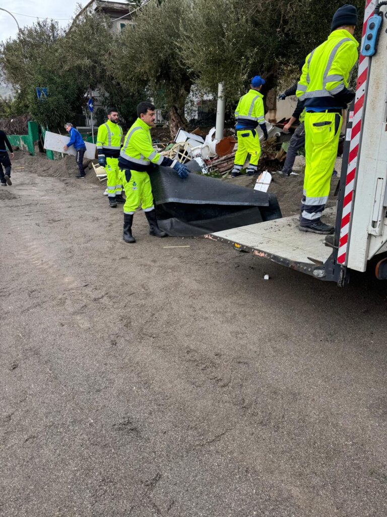 Pulizia alluvione taormina