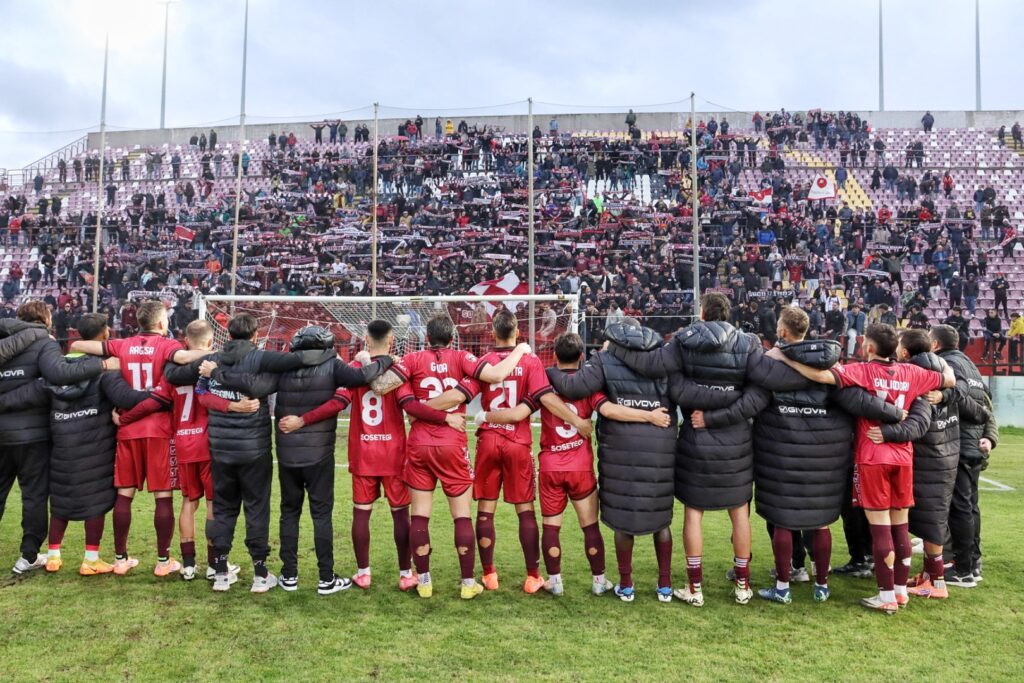 Reggina-Vibonese saluto tifosi curva sud granillo