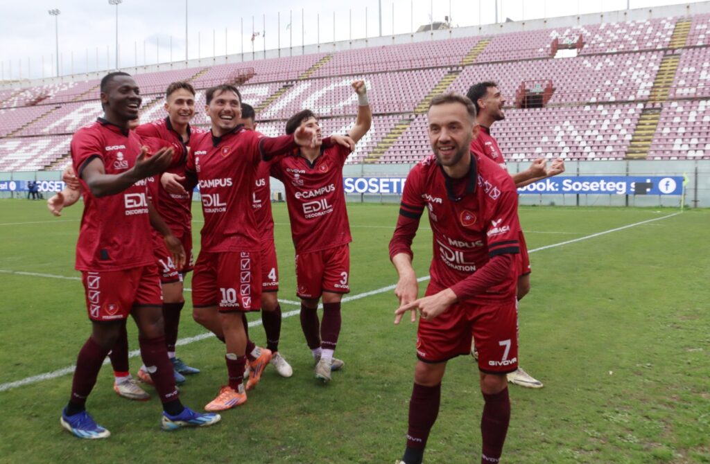 Reggina-Vibonese esultanza gol Mungo