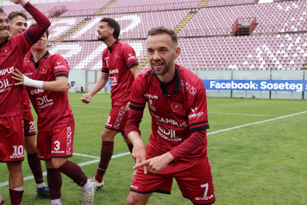 Reggina-Vibonese esultanza gol Mungo