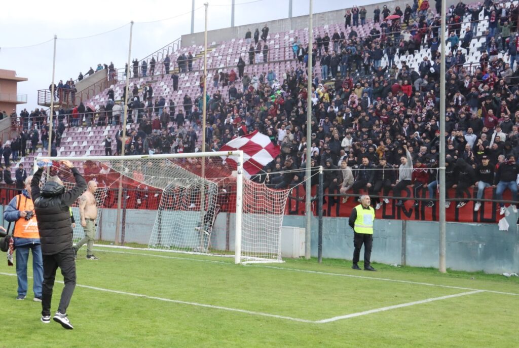 Reggina-Vibonese curva sud tifosi granillo