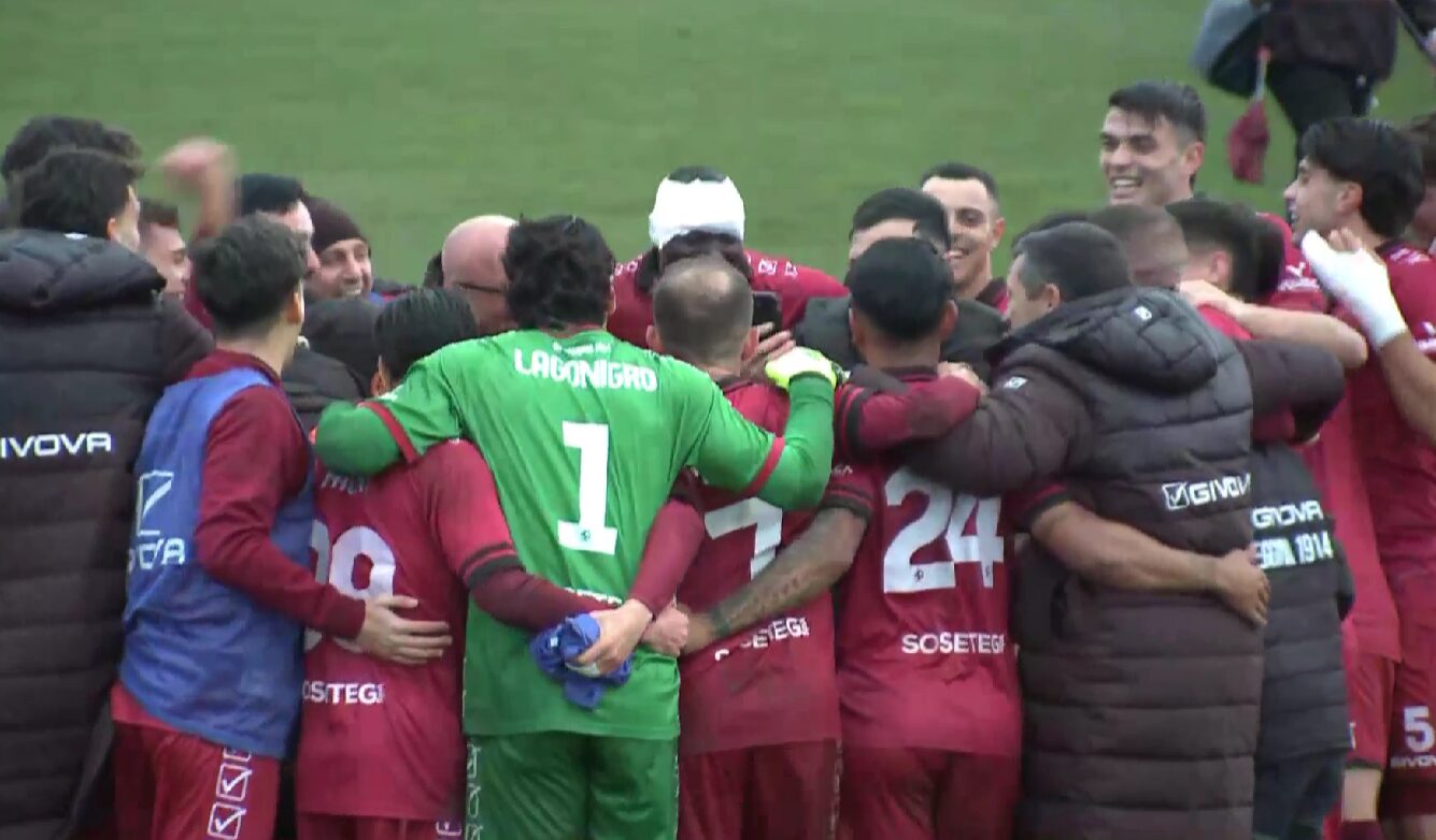Reggina esultanza fine gara contro Gelbison