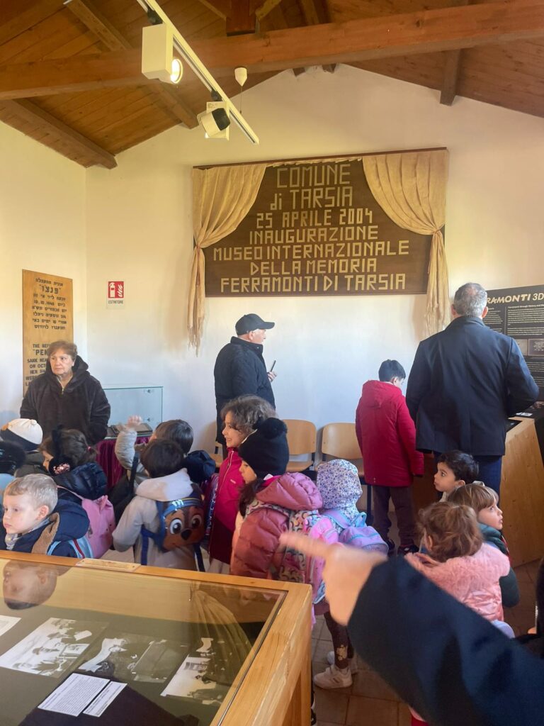 Scuola Magnolia campo concentramento Tarsia