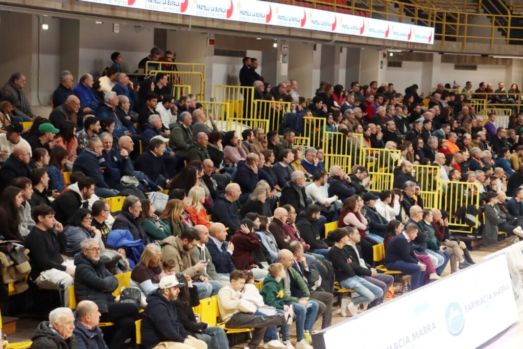Tifosi Viola palaCalafiore
