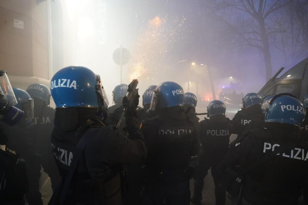 Violenza corteo Askatasuna Torino