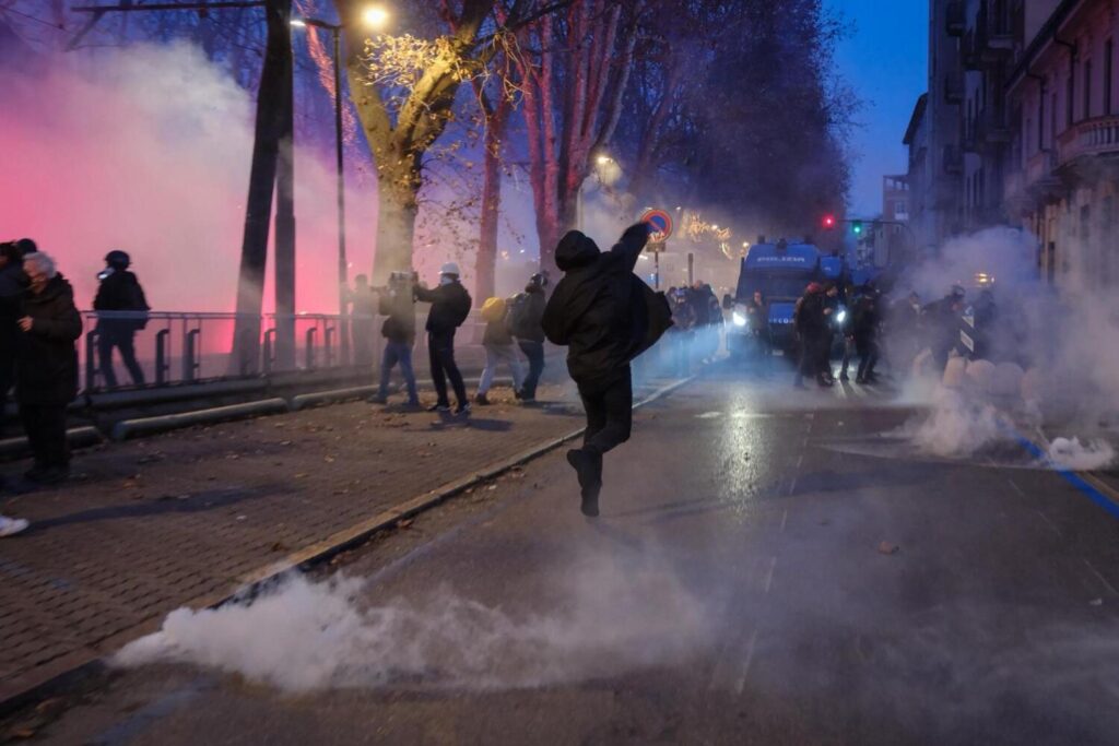 Violenza corteo Askatasuna Torino