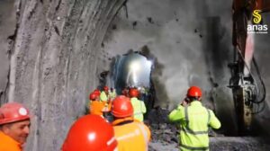 abbattuto il diaframma della galleria Trebisacce