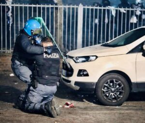 aggressione poliziotto torino