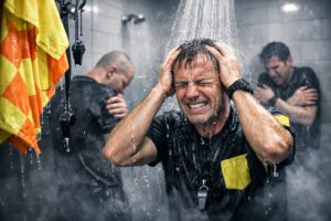 arbitri costretti a fare la doccia con l'acqua fredda