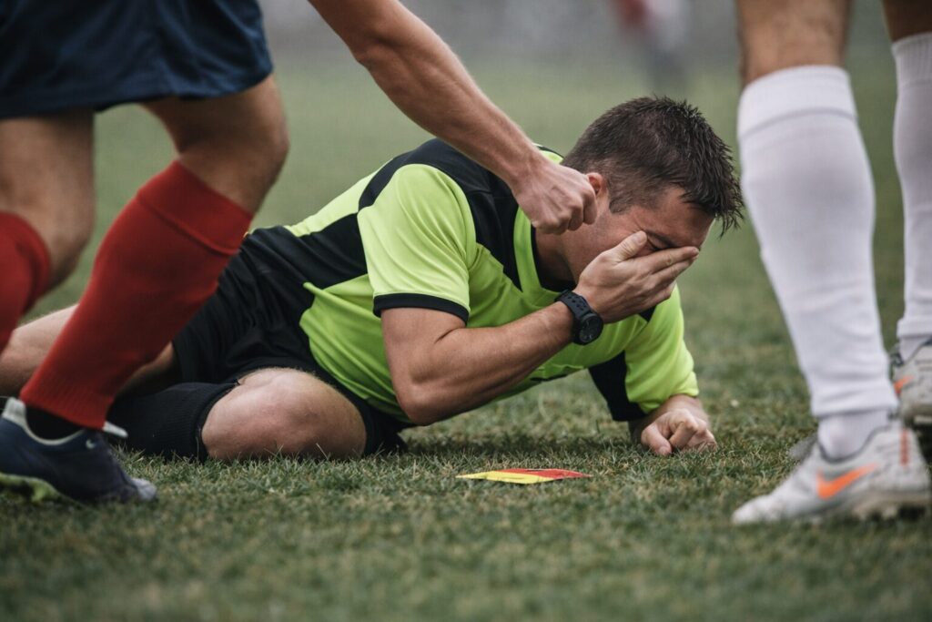 arbitro aggredito