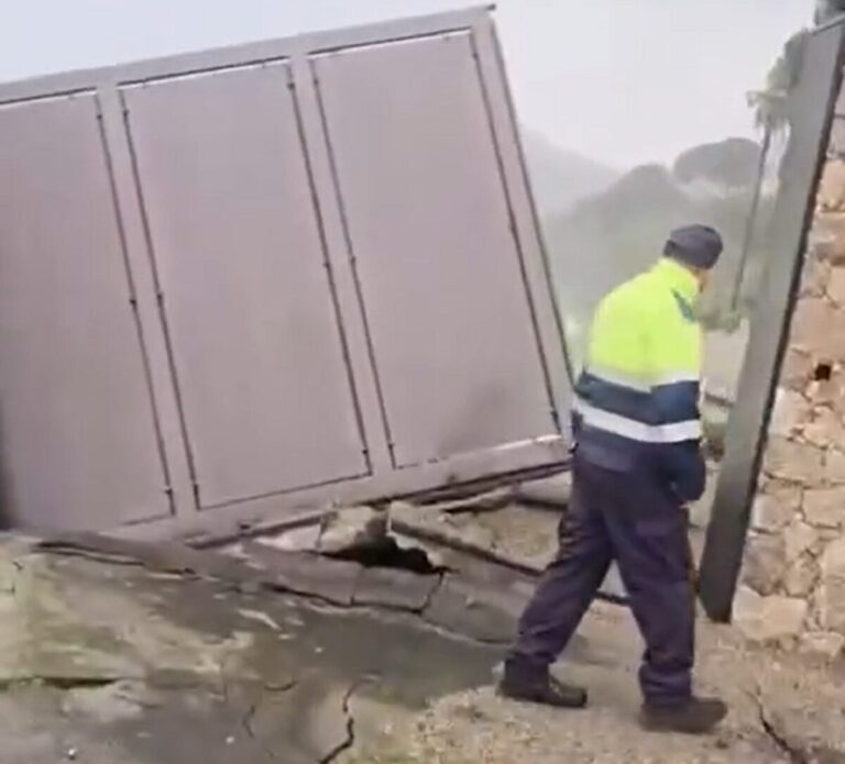 crolla muro Taormina