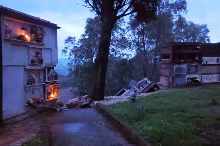 crollo bare cimitero