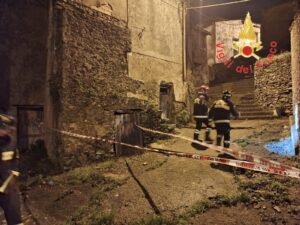 crollo tetto e solaio stabile