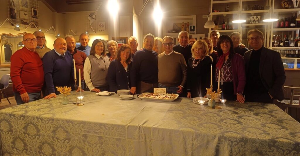 ex compagni di classe si ritrovano dopo 45 anni (2)