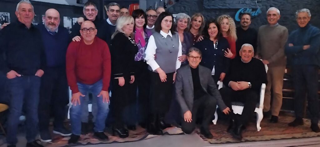 ex compagni di classe si ritrovano dopo 45 anni (2)