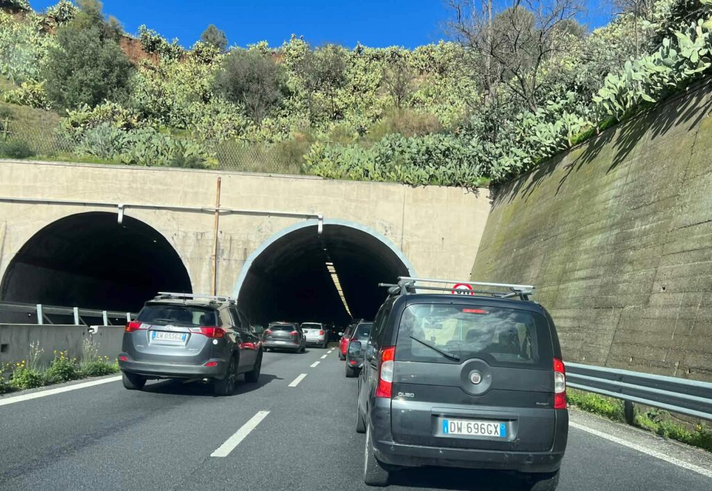 incidente raccordo autostradale