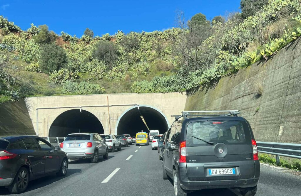 incidente raccordo autostradale