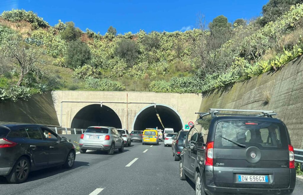 incidente raccordo autostradale