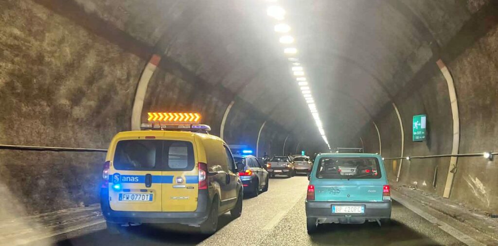 incidente raccordo autostradale