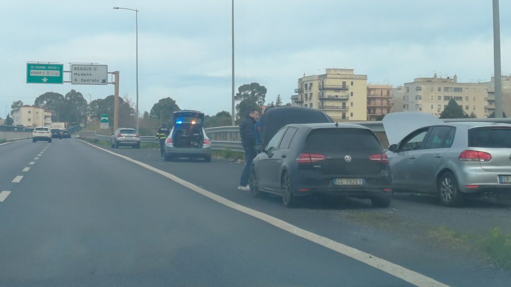 incidente raccordo autostradale