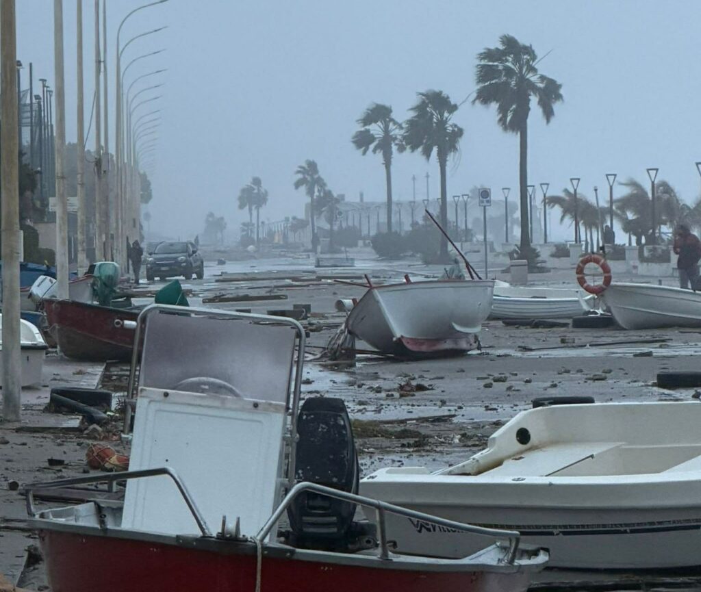 lungomare locri devastato dalle mareggiate