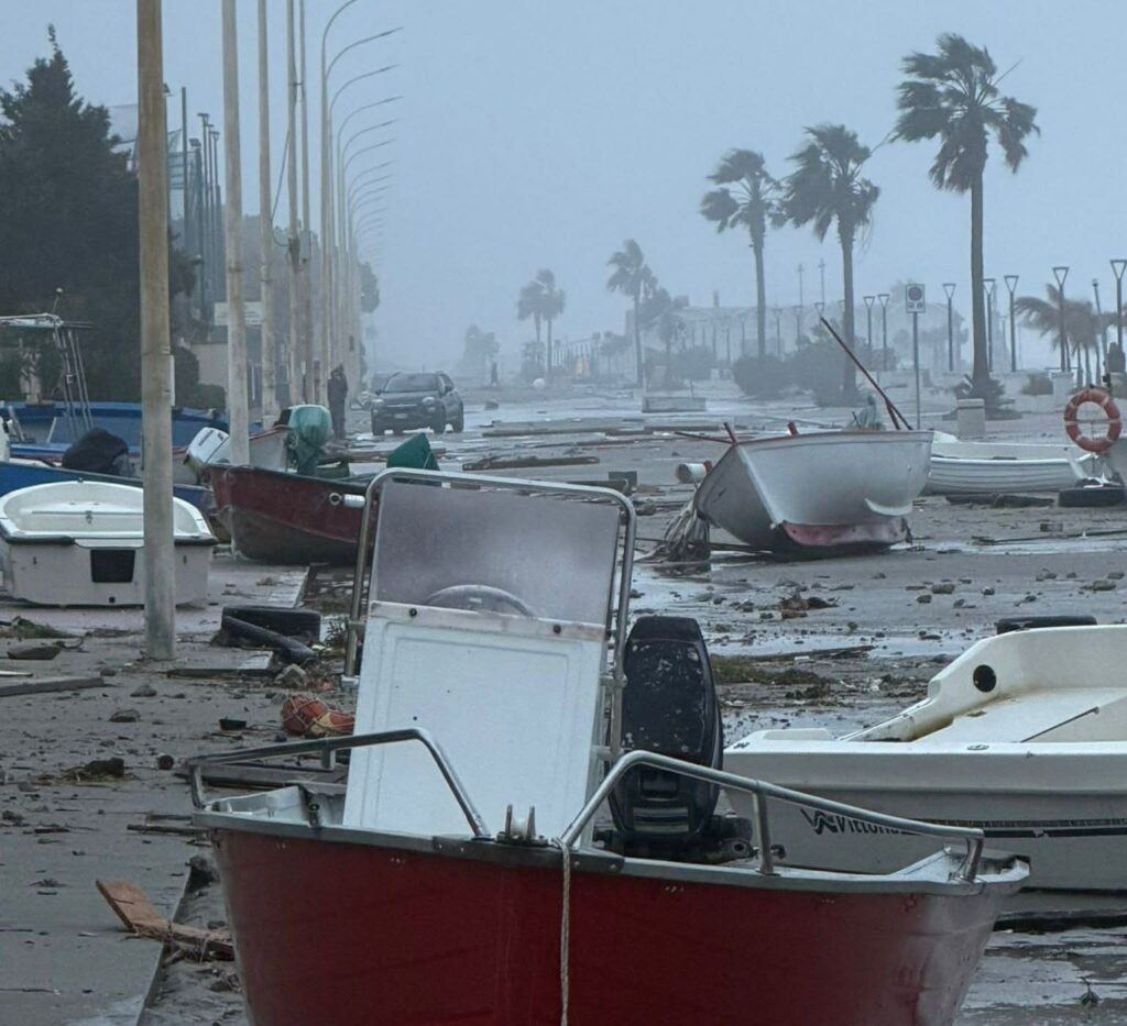 lungomare locri devastato dalle mareggiate