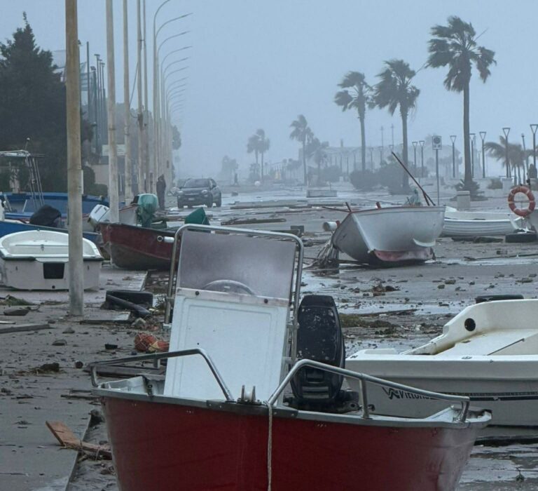 lungomare locri devastato dalle mareggiate