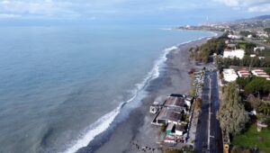 lungomare melito porto salvo distrutto dalle mareggiate gennaio 2026