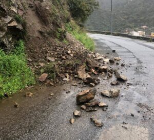 massi in strada oliveto trunca (1)