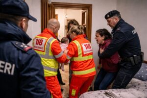 neonata salvata dai soccorritori