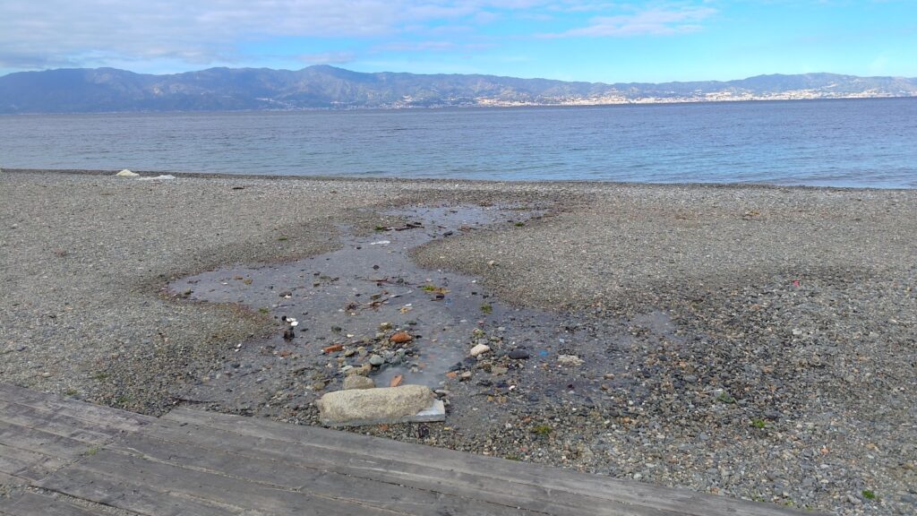 perdita acqua lungomare