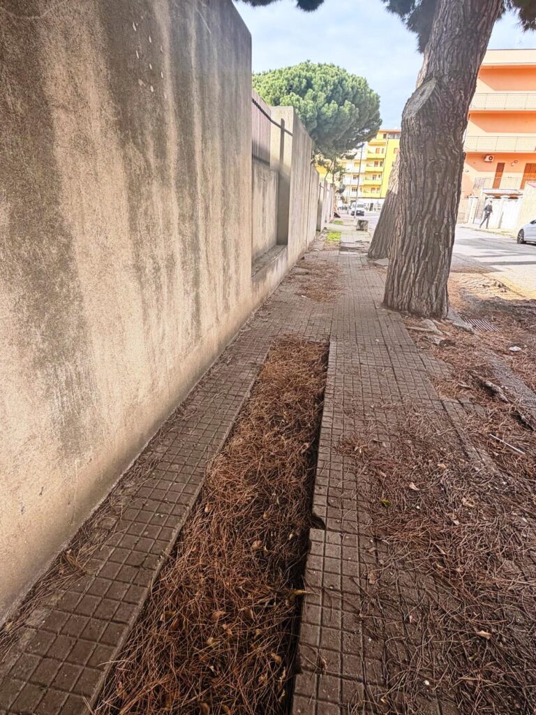 pericolo in via Giorgio Azzarà a Pellaro