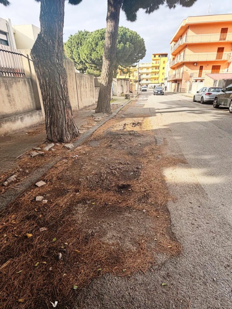 pericolo in via Giorgio Azzarà a Pellaro
