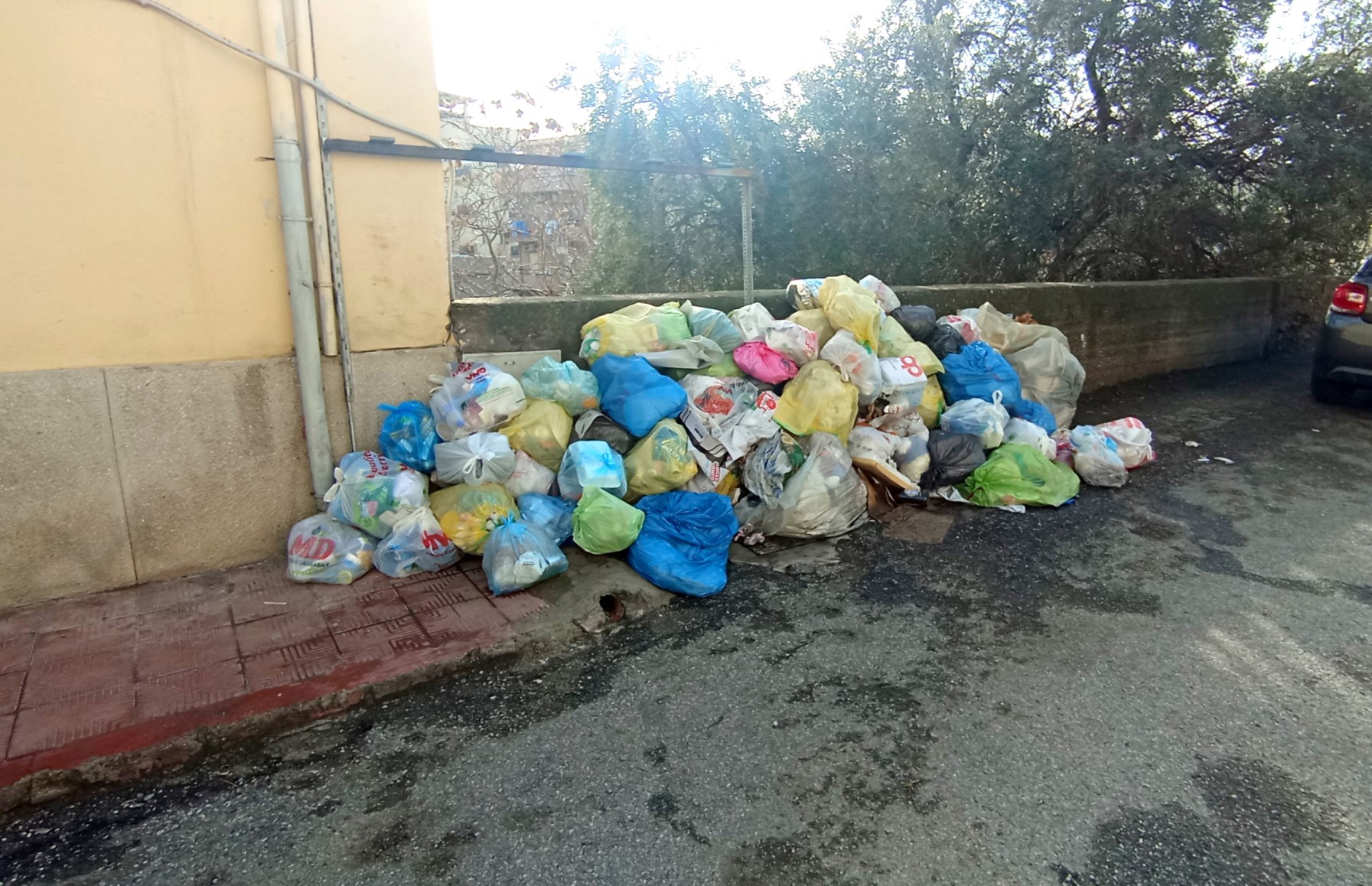 rifiuti via pasquale andiloro